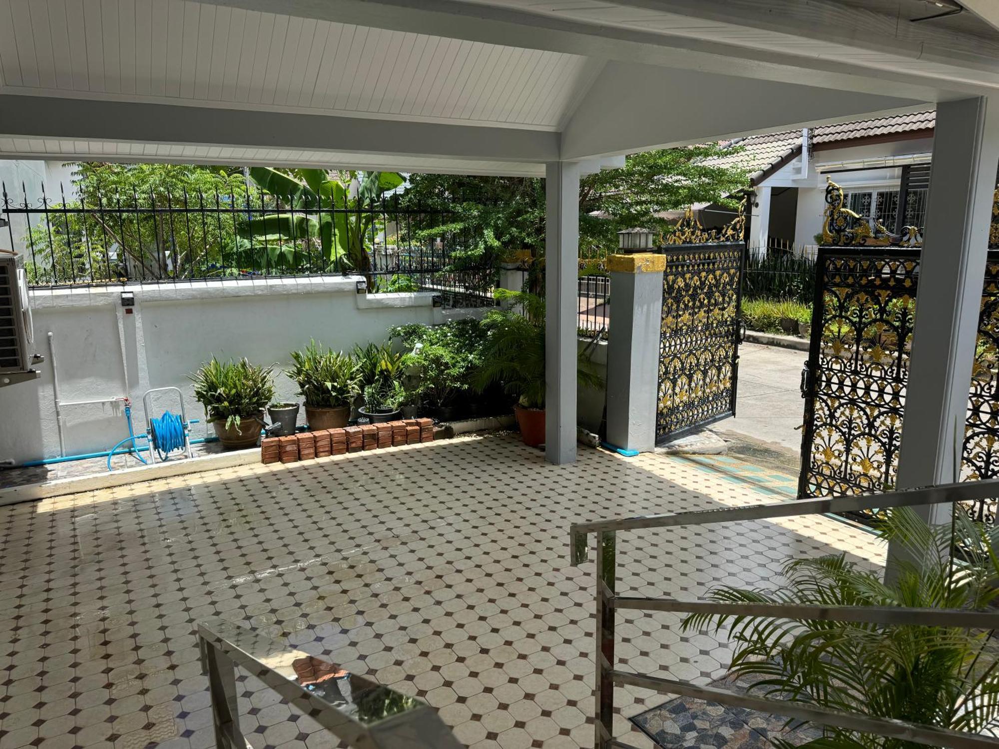 Villa Center Thai 3 Bed 2 Bath *