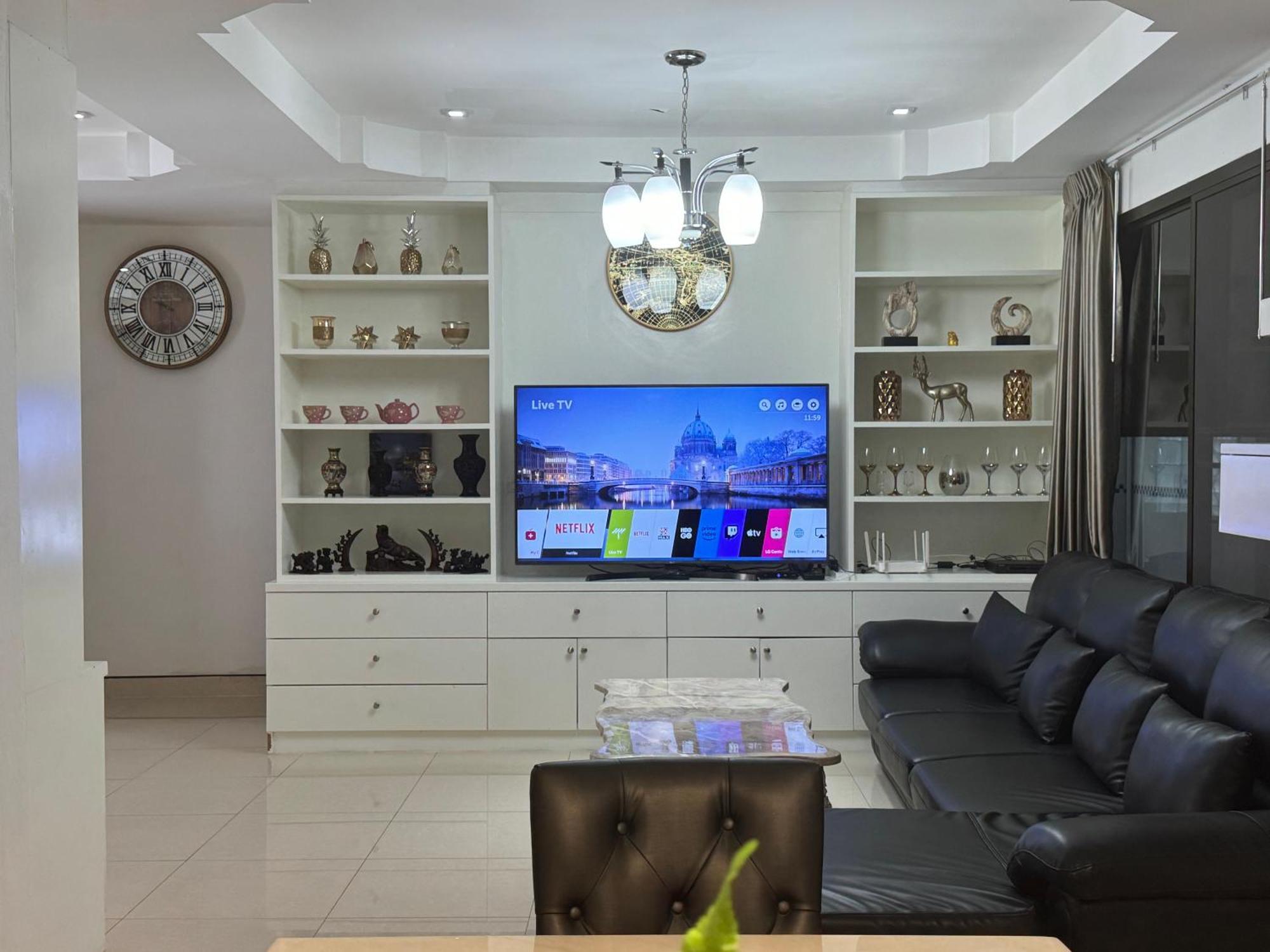 Villa Center Thai 3 Bed 2 Bath *