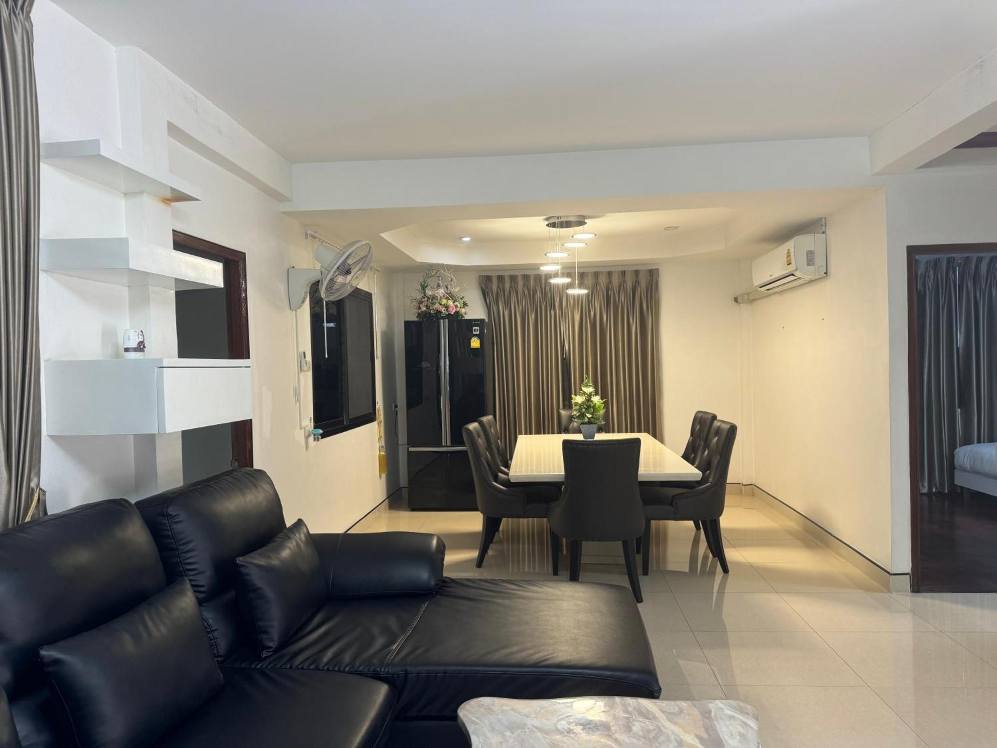 Center Thai 3 Bed 2 Bath