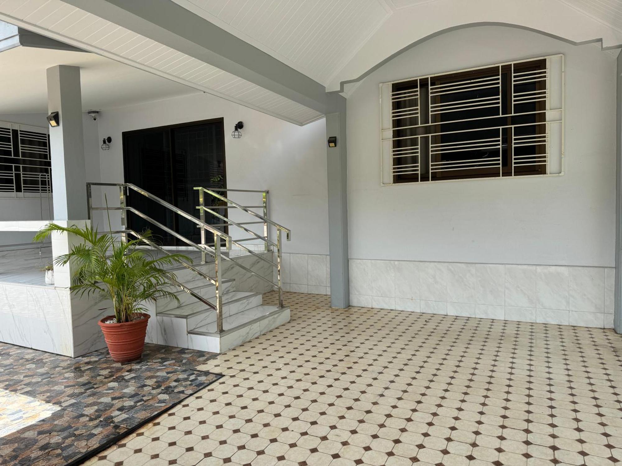 Center Thai 3 Bed 2 Bath Pattaya