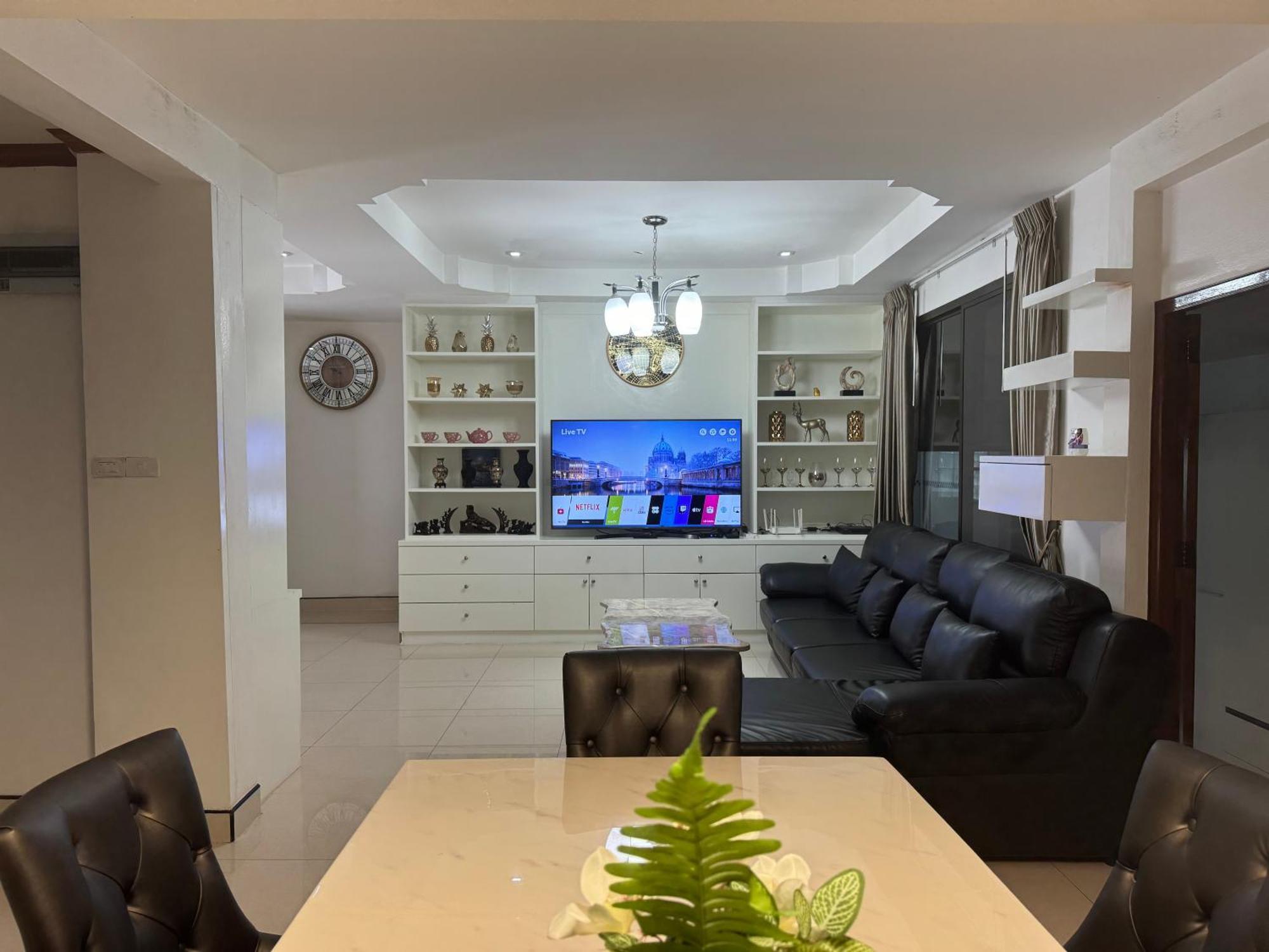 Center Thai 3 Bed 2 Bath