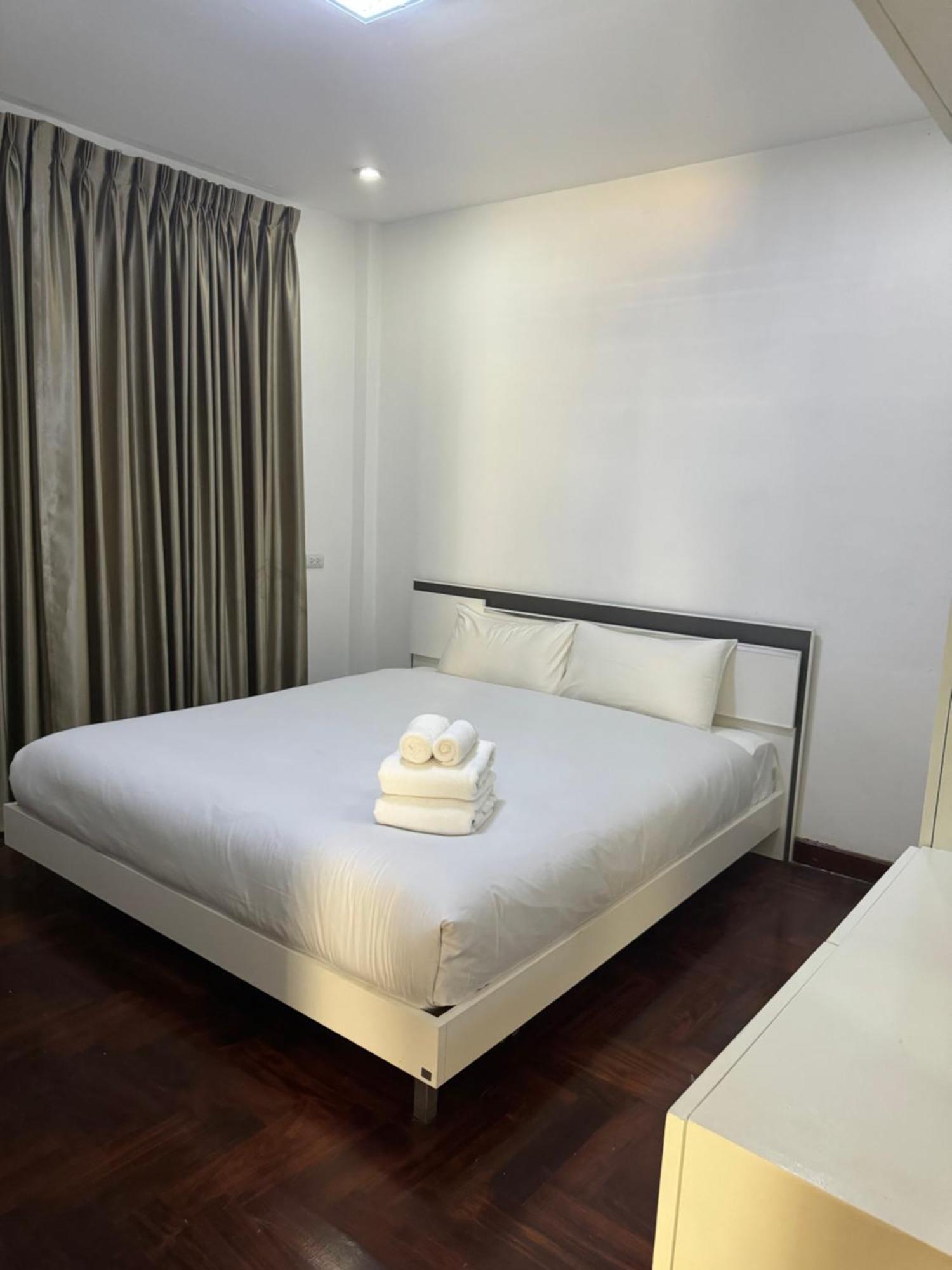 Center Thai 3 Bed 2 Bath