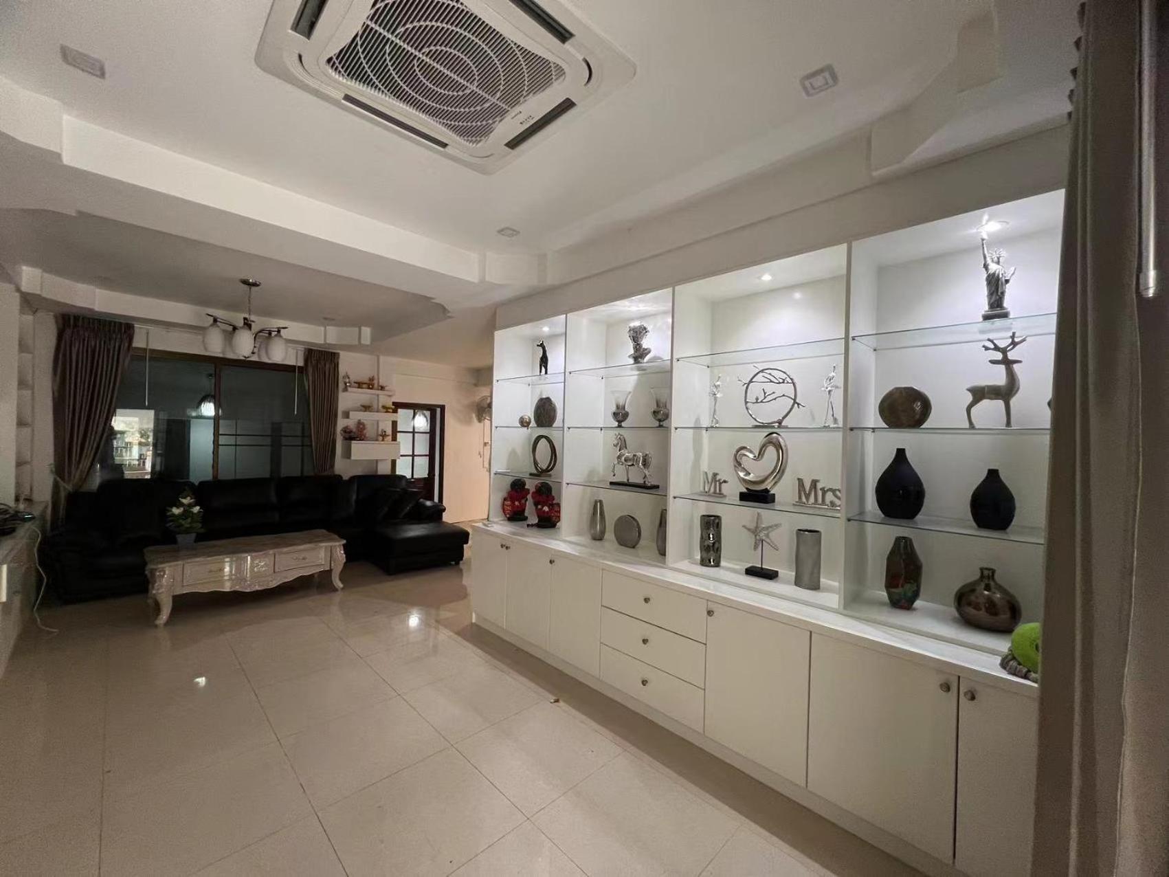 Center Thai 3 Bed 2 Bath Villa Pattaya