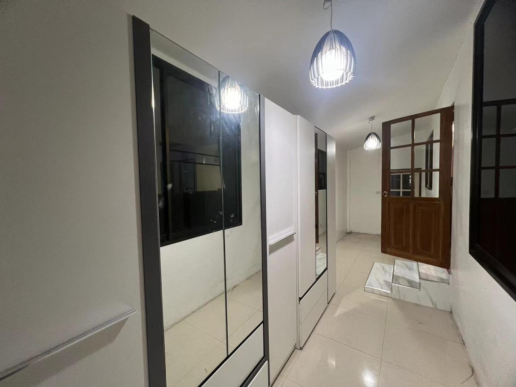 Center Thai 3 Bed 2 Bath *